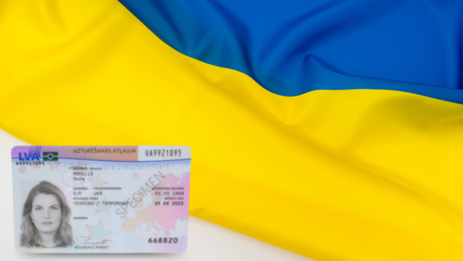 Ukrainas karogs un uzturēšanās atļaujas dokuments