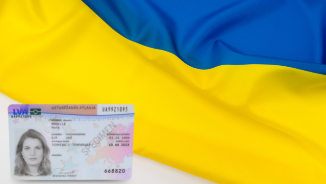 Ukrainas karogs un uzturēšanās atļaujas dokuments